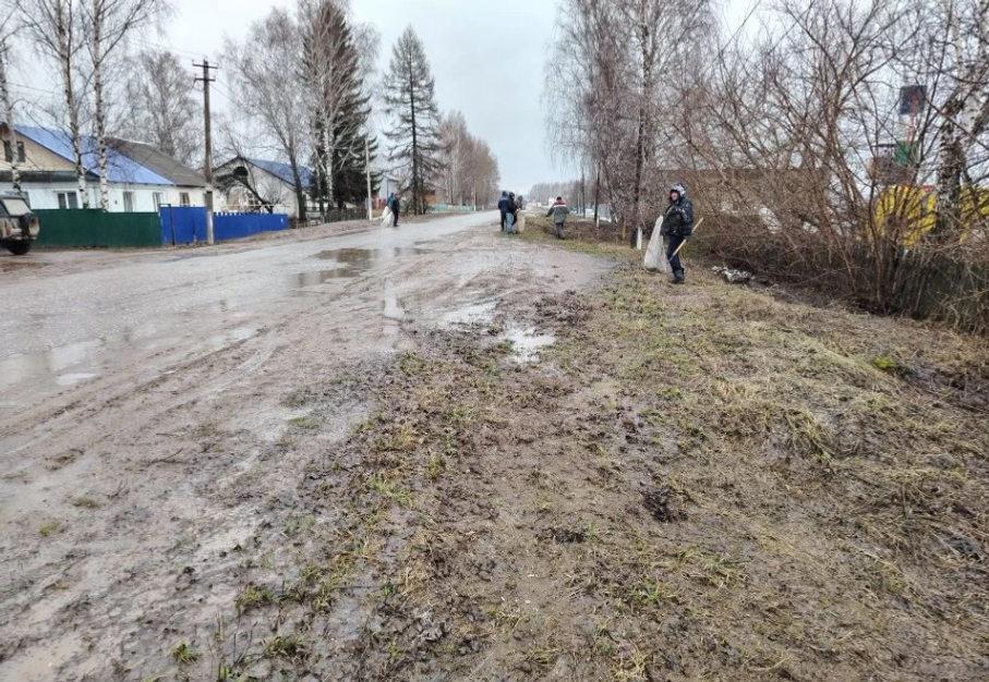 Балтачта “Коммуналь-хуҗалык” җәмгыяте эшчәннәре чистарту өмәсенә чыкты