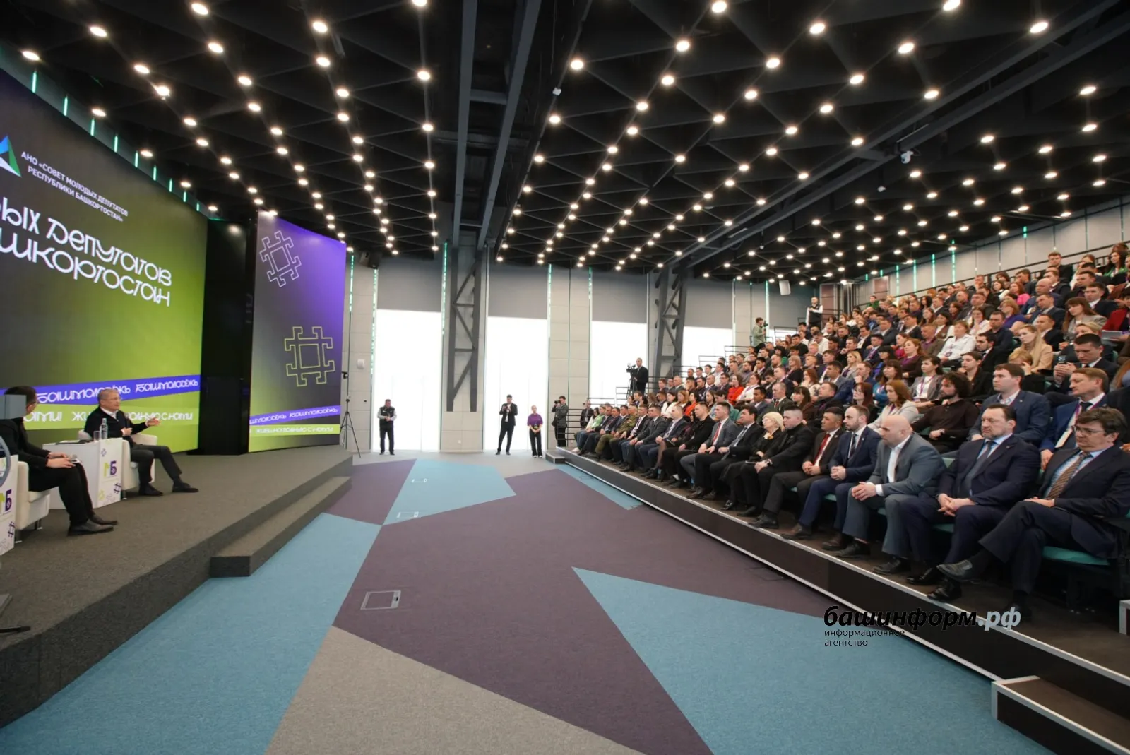 Глава Башкирии ответил на вопросы молодых политиков