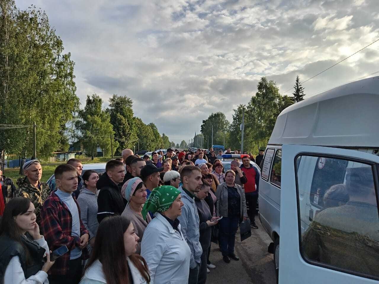 Ил сагына бара егетләр