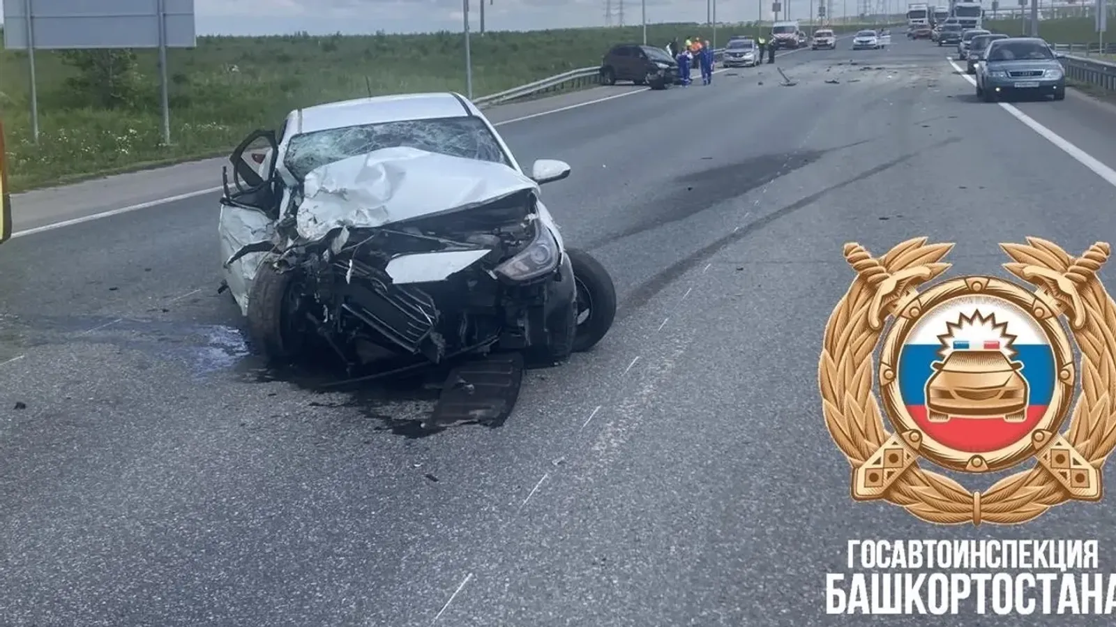 Четыре человека попали в больницу после столкновения двух Hyundai в Уфе