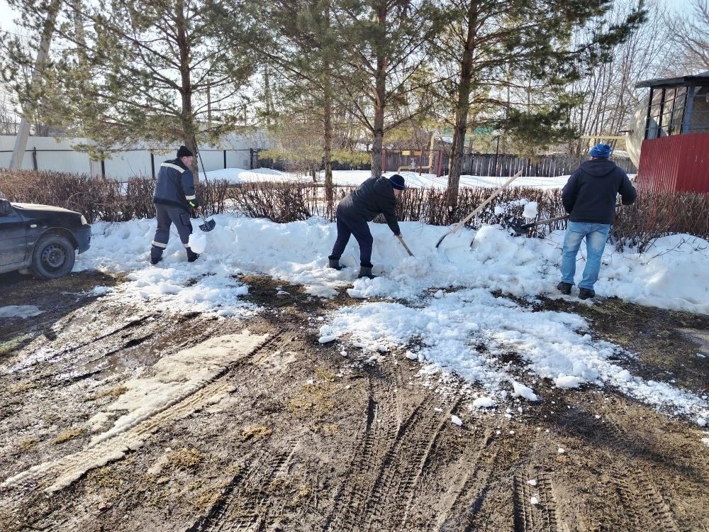 Сотрудники ООО «Коммунальное хозяйство» вышли на субботник