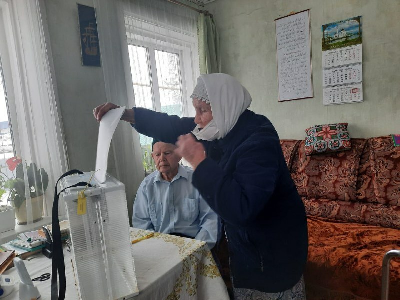 Иске Балтачта ветеран Рәйнә, Әхнәф Мазһаровлар өйләрендә тавыш бирделәр