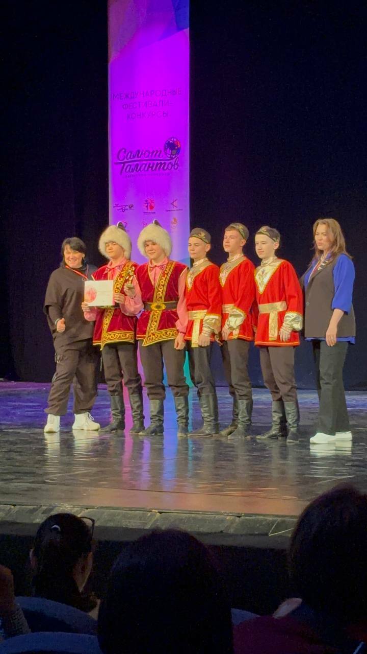 “Зөлфия” Мәскәүне яулады: Балтач биючеләре халыкара сәхнәдә җиңү яулады!