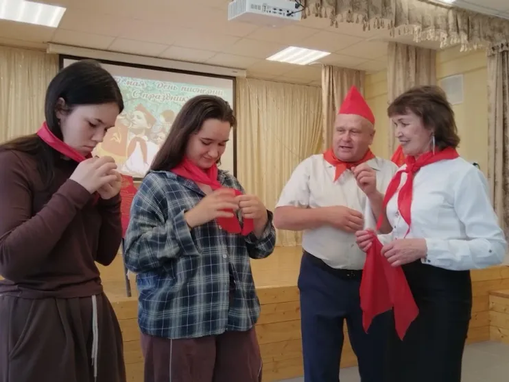 «Взвейтесь кострами»: студенты колледжа прикоснулись к традициям пионерии