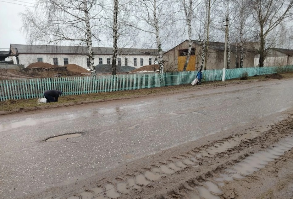 Балтачта “Коммуналь-хуҗалык” җәмгыяте эшчәннәре чистарту өмәсенә чыкты