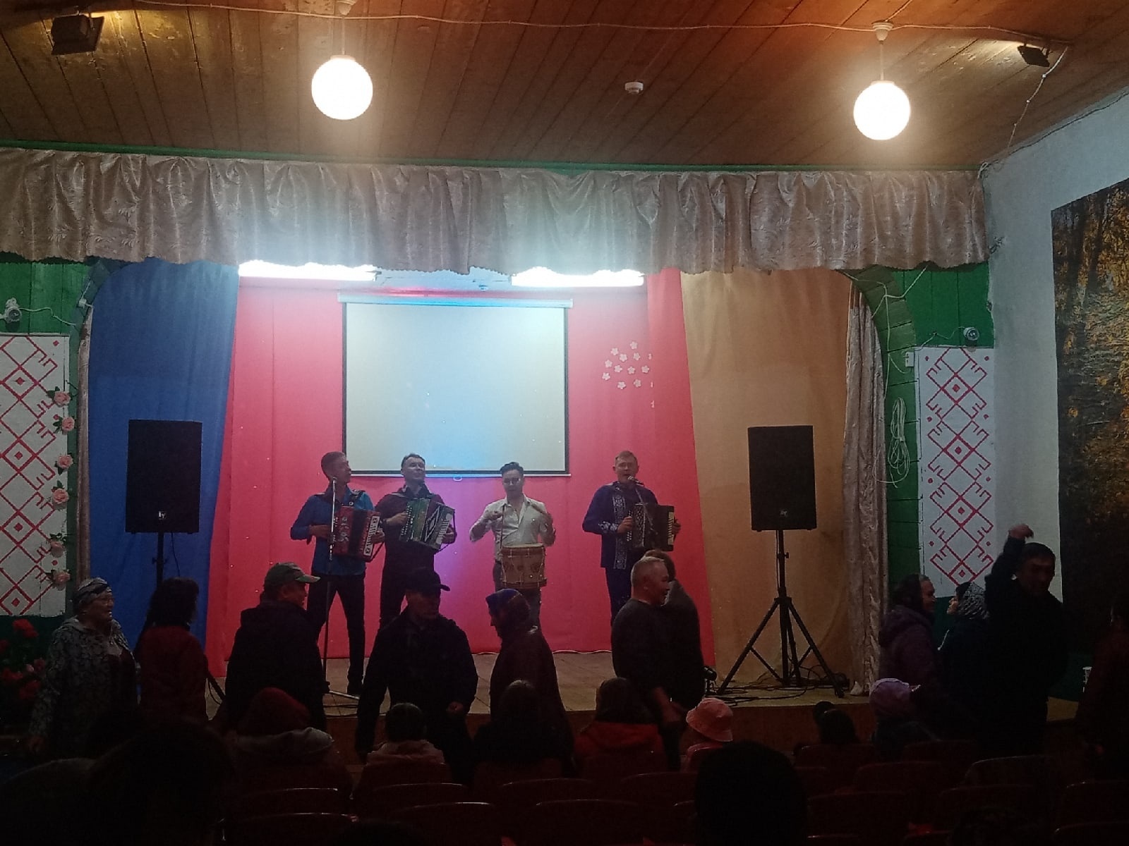 В сельском клубе деревни Магашлы-Алмантаево состоялся марийский концерт «Кушталте, йолташем»