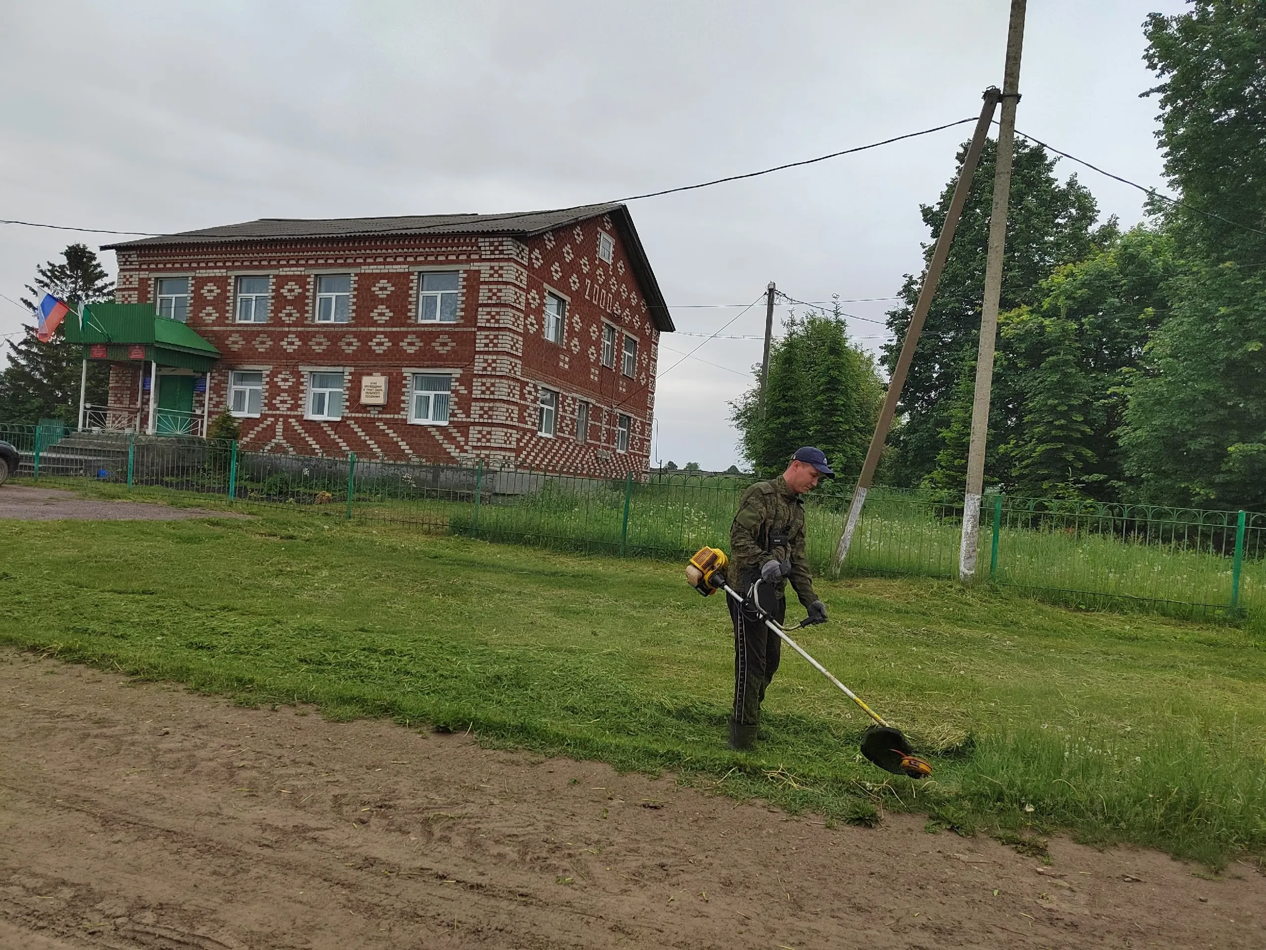 Жители Богдановского сельского поселения активно участвуют в субботниках