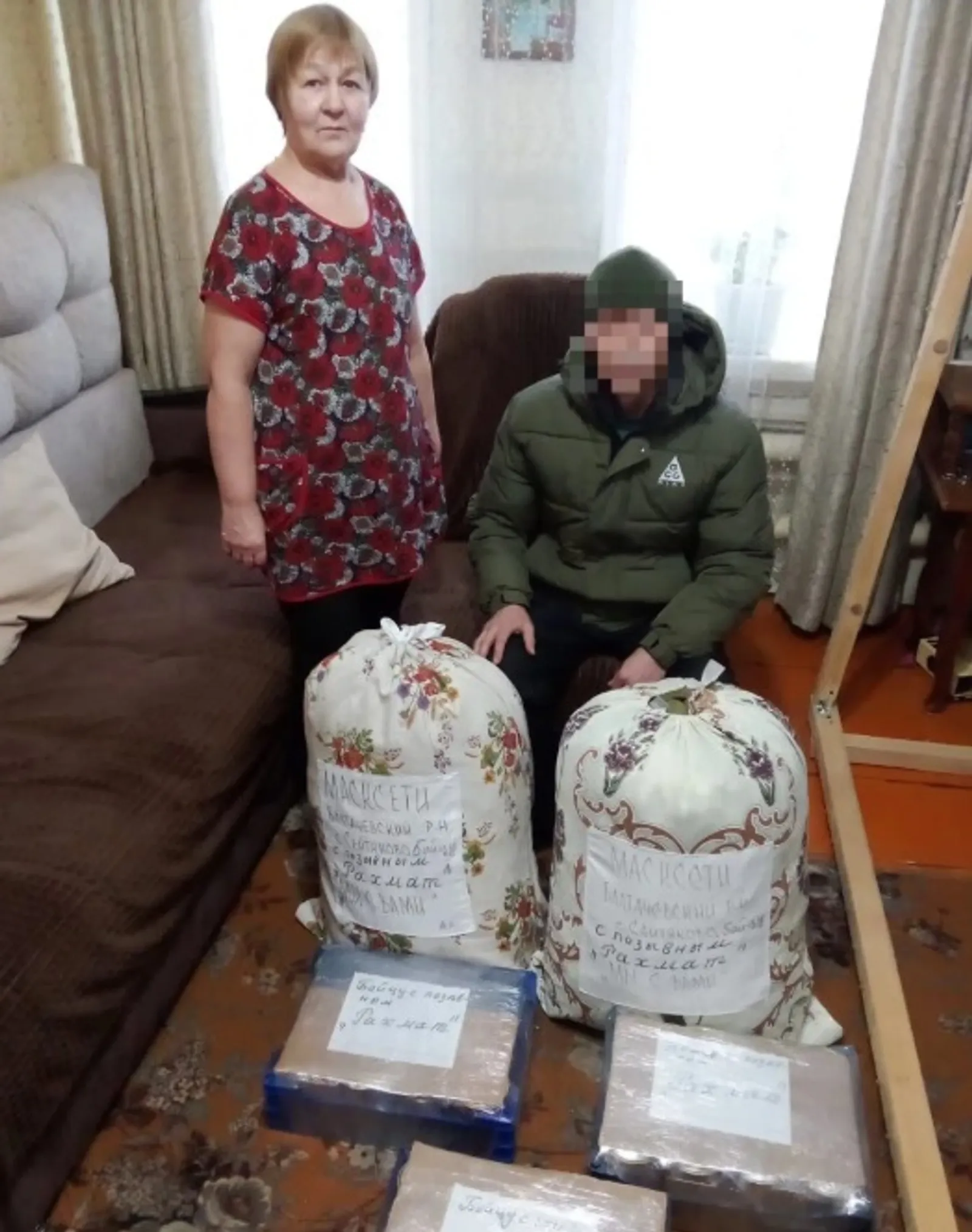 Сәйтәк авылы волонтерлары маскировка челтәрләре үреп СВОга җибәрде