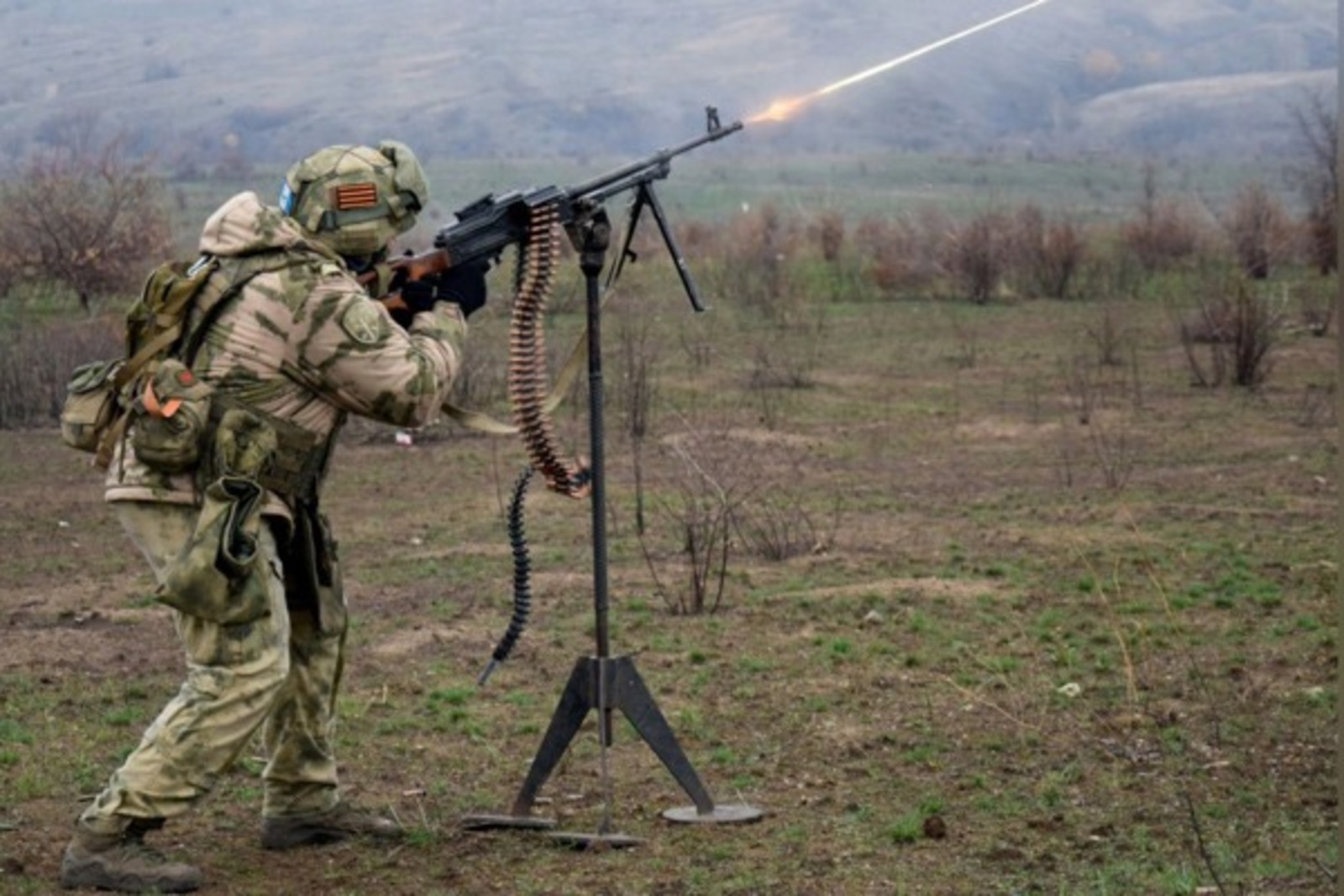 Мобильные огневые группы Росгвардии сбили 13 дронов противника в небе над ЛНР