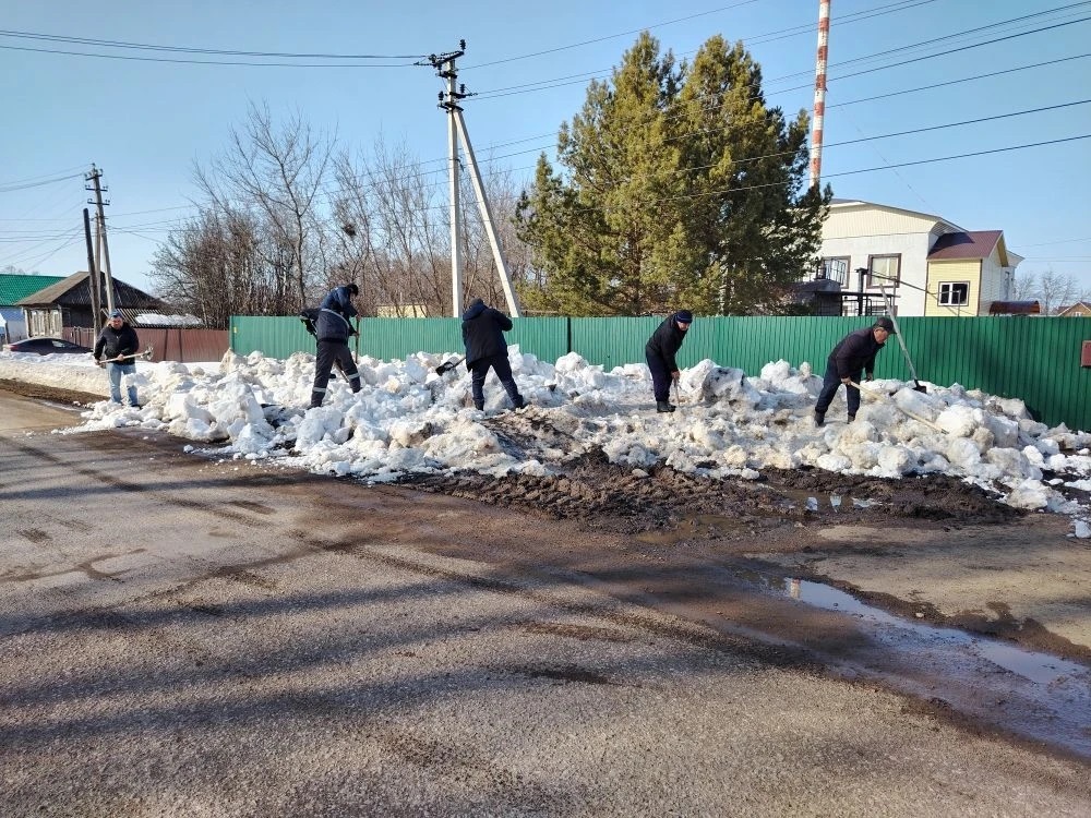 Сотрудники ООО «Коммунальное хозяйство» вышли на субботник