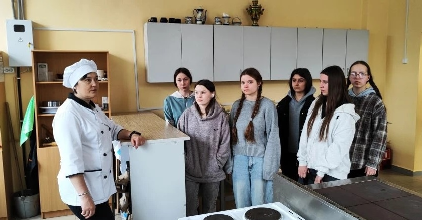 Девятиклассники Верхнекарышево познакомились с профессиями в сельскохозколледже