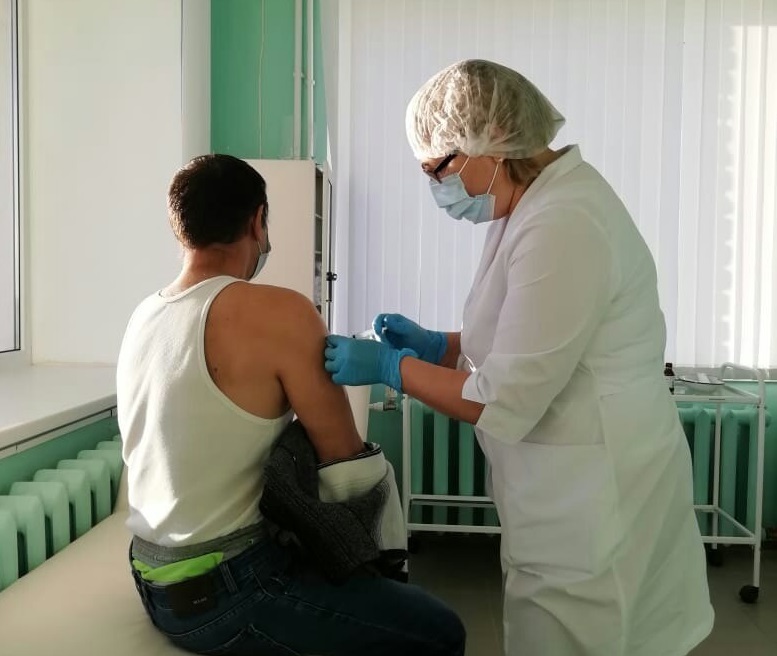 Башкортстанда 18 декабрьдән вакцинацияләнмәгән хезмәткәрләрне эштән азат итәчәкләр