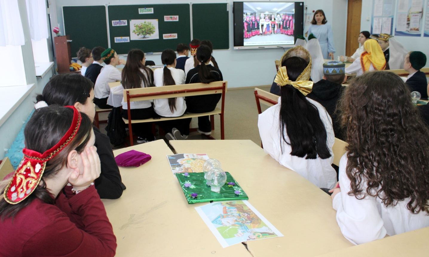 Бүген Халыкара туган тел көне!