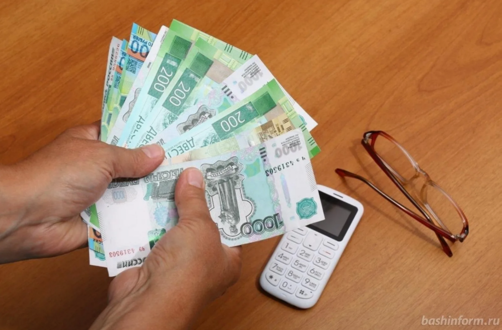 В Башкирии планируют поднять уровень зарплаты