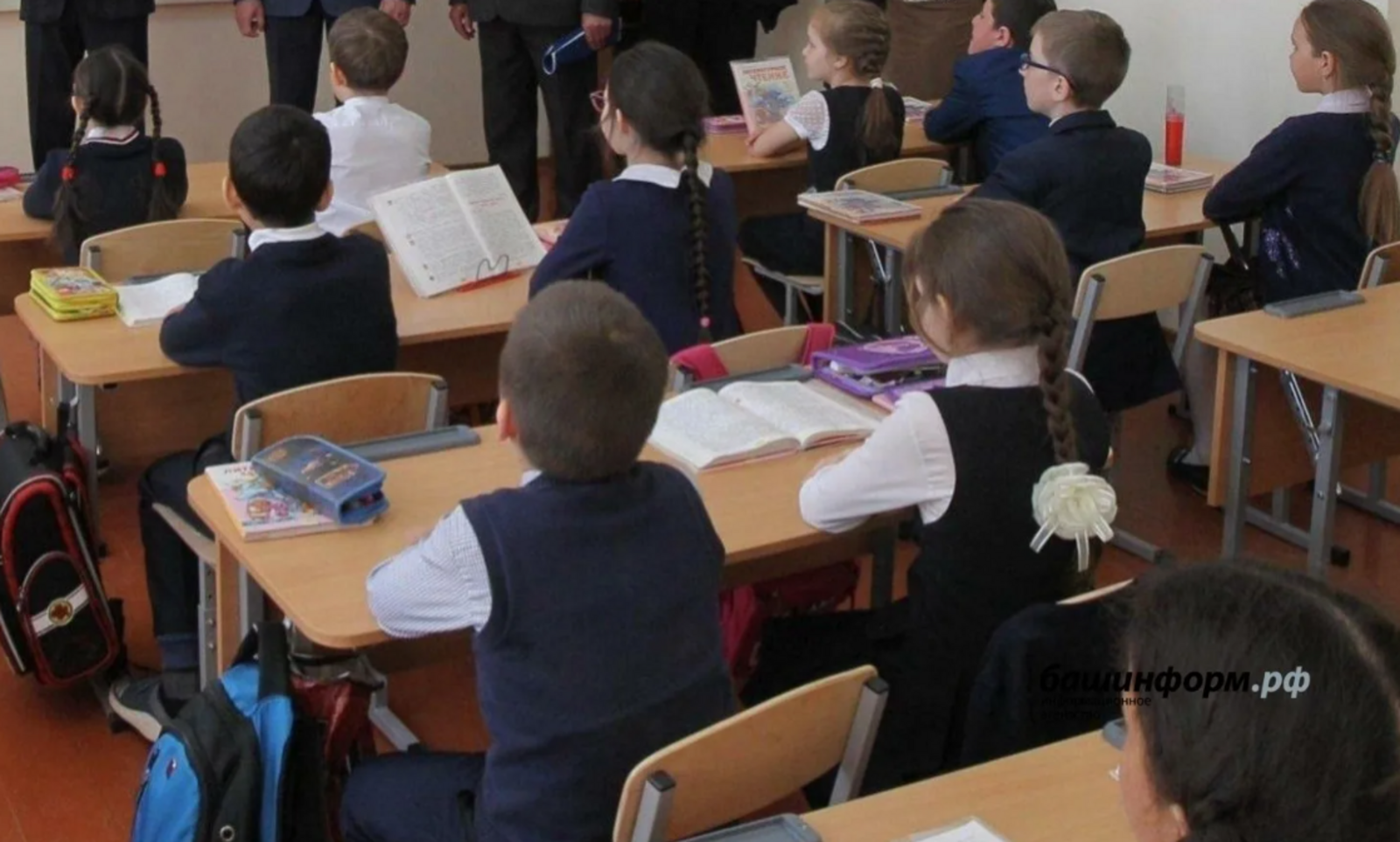 В Башкирии замдиректорам школ доплатят 30 тысяч рублей
