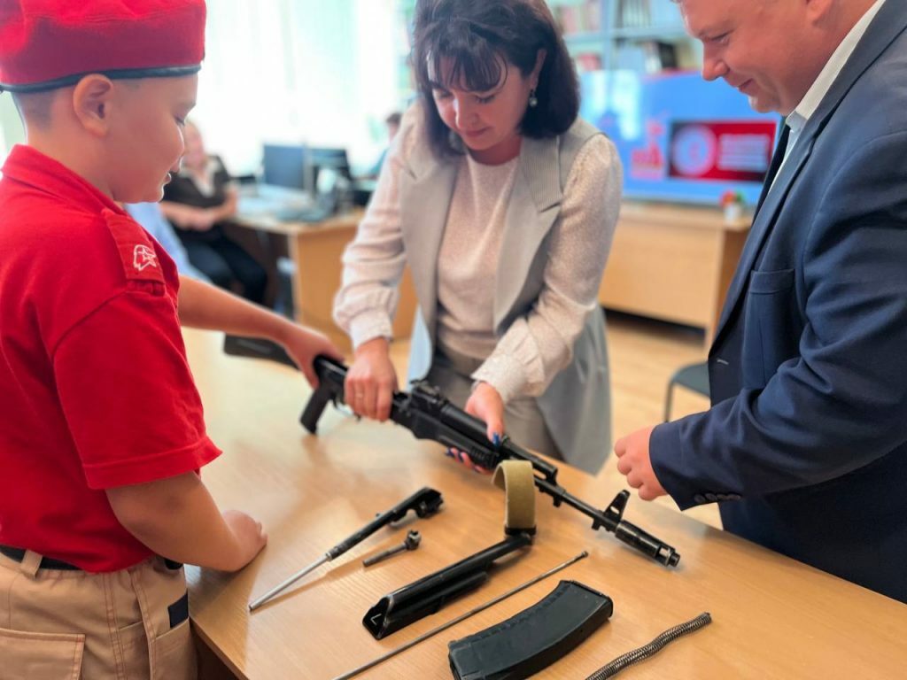 Түгәрәк өстәл узды