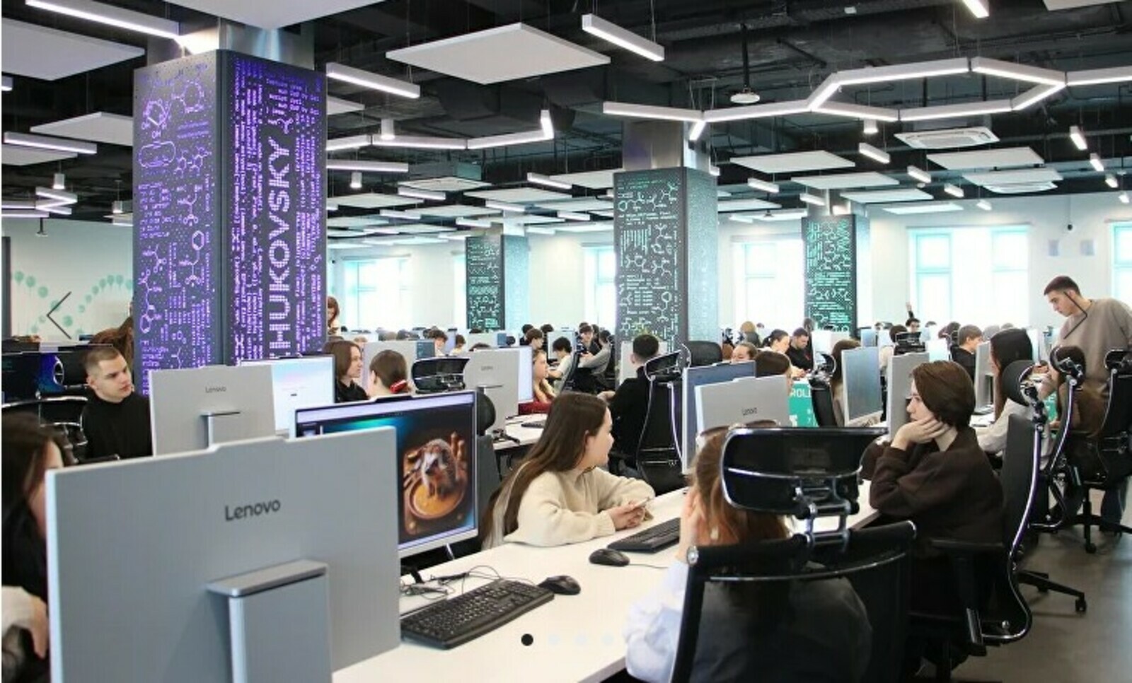 Студенты осваивают  искусственный интеллект