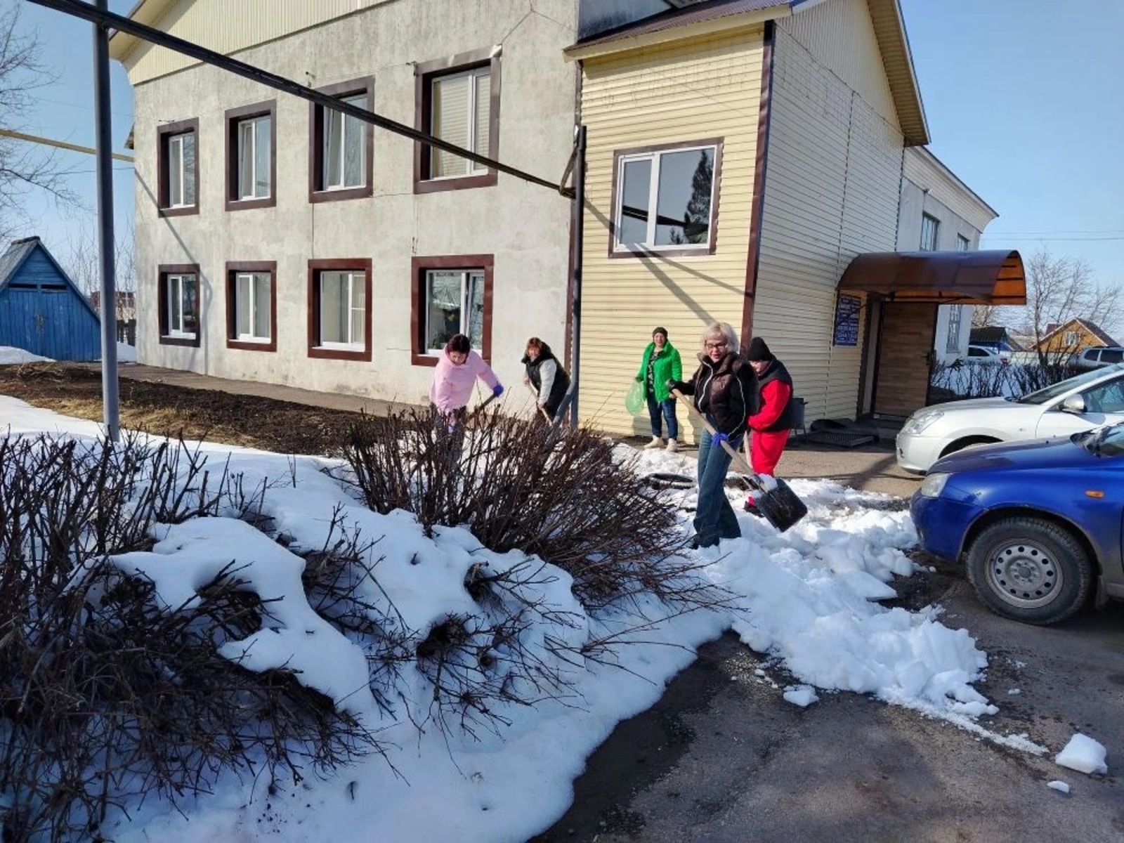 Сотрудники ООО «Коммунальное хозяйство» вышли на субботник