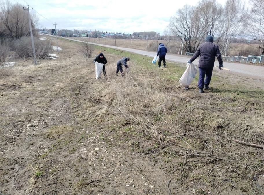 Балтачта “Коммуналь-хуҗалык” җәмгыяте эшчәннәре чистарту өмәсенә чыкты