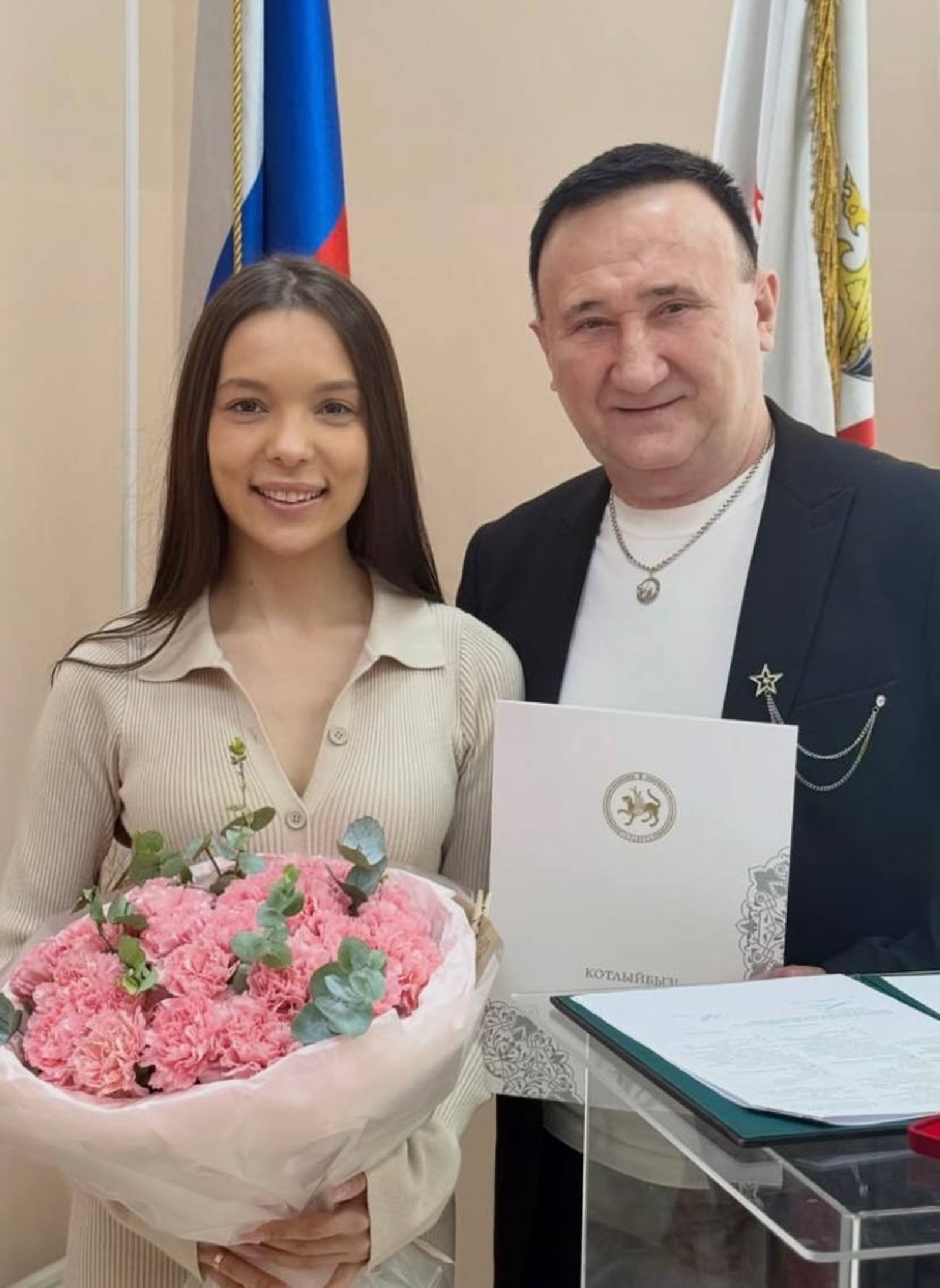 Певец Ринат Рахматуллин официально женился на своей возлюбленной