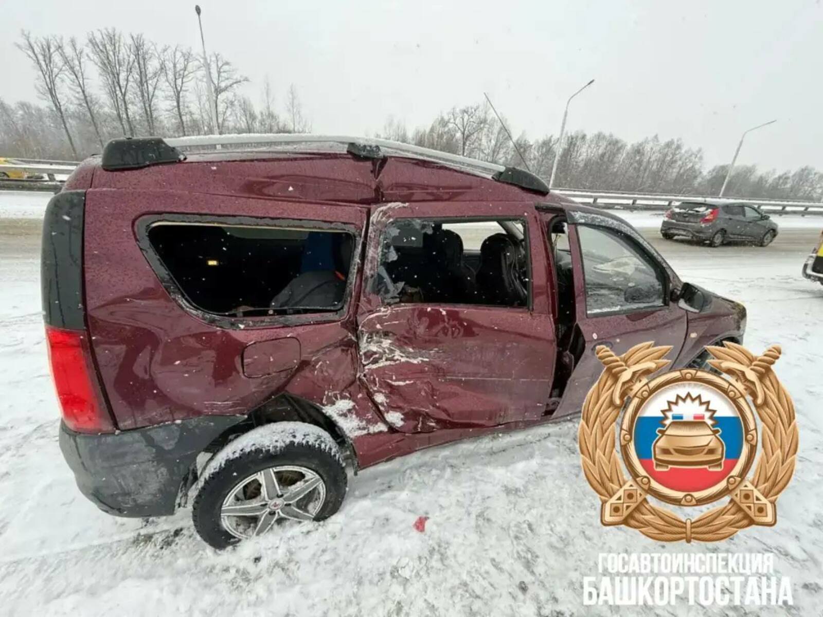 В Башкирии скорая попала в массовое ДТП: пострадали фельдшер и пассажир