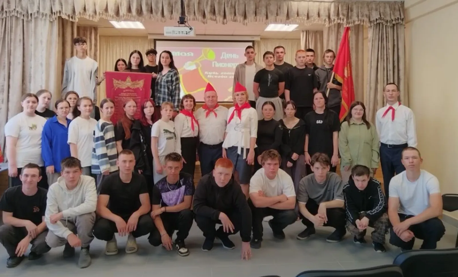 «Взвейтесь кострами»: студенты колледжа прикоснулись к традициям пионерии