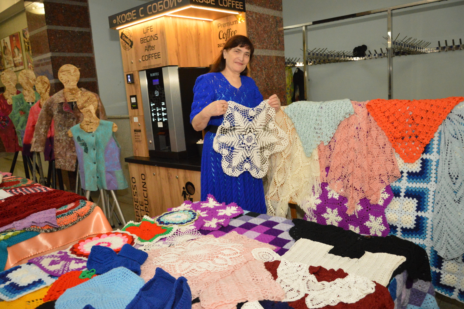 Кулларыннан гөлләр тама