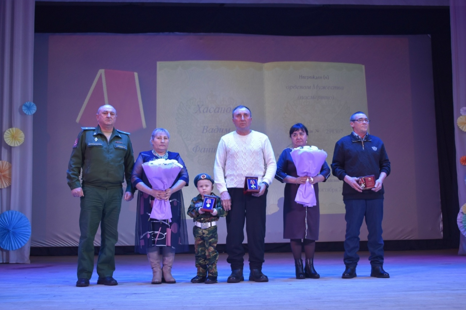 Бар хөрмәт - Балтачның батыр улларына һәм гүзәл затларына