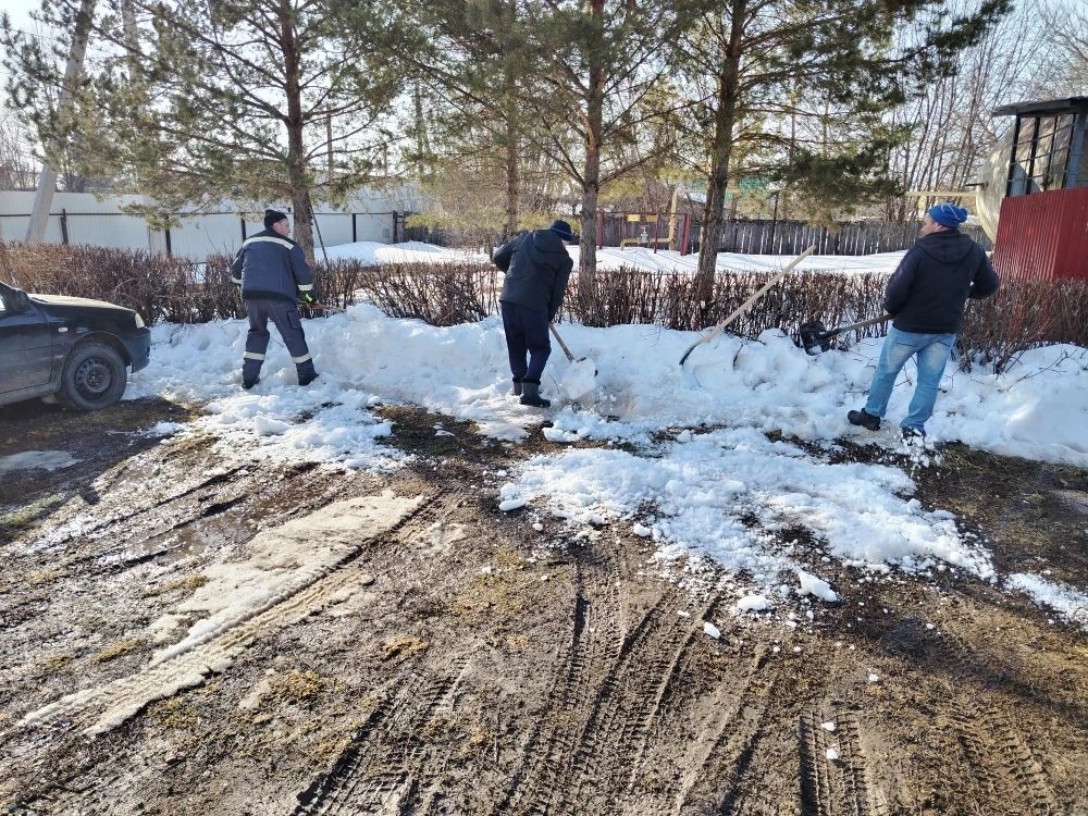 Сотрудники ООО «Коммунальное хозяйство» вышли на субботник