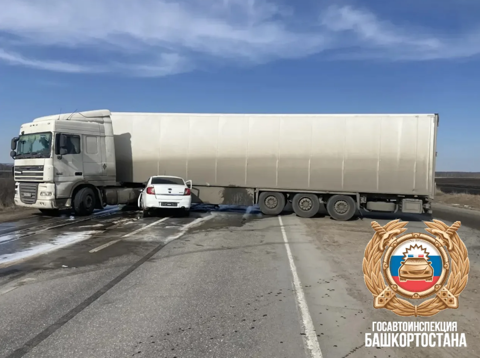 В Башкирии в ДТП с фурой пострадали три человека