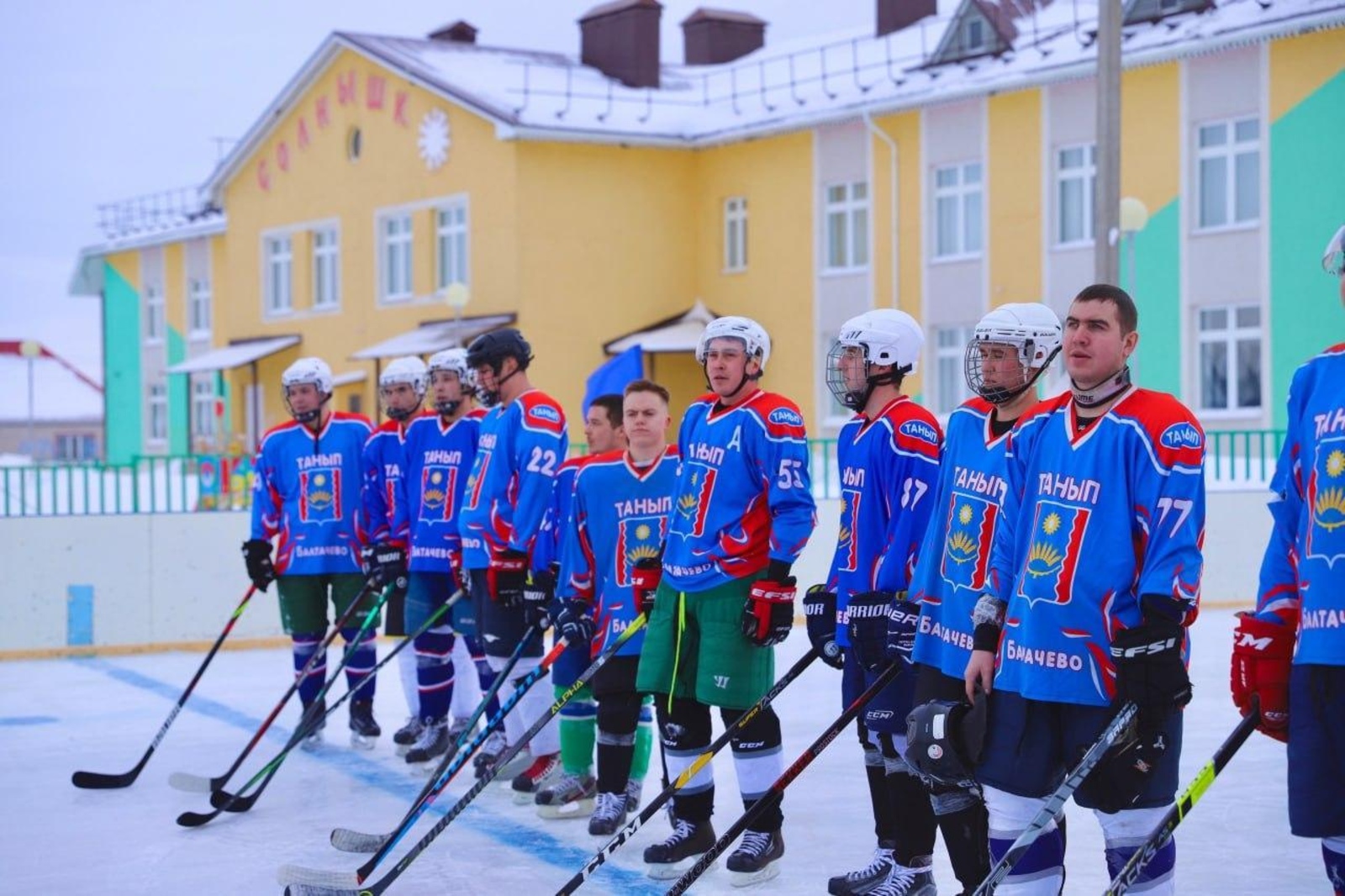 "Танып" хоккей командасы ярышларда беренче урынны яулады