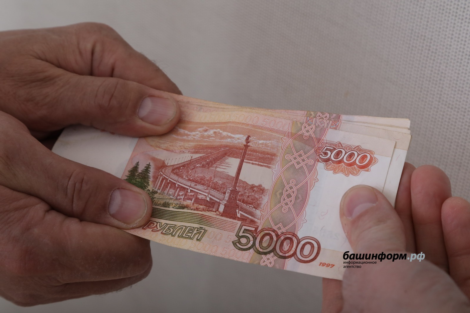 К переводам физлиц через СБП банки будут «пристёгивать» ИНН