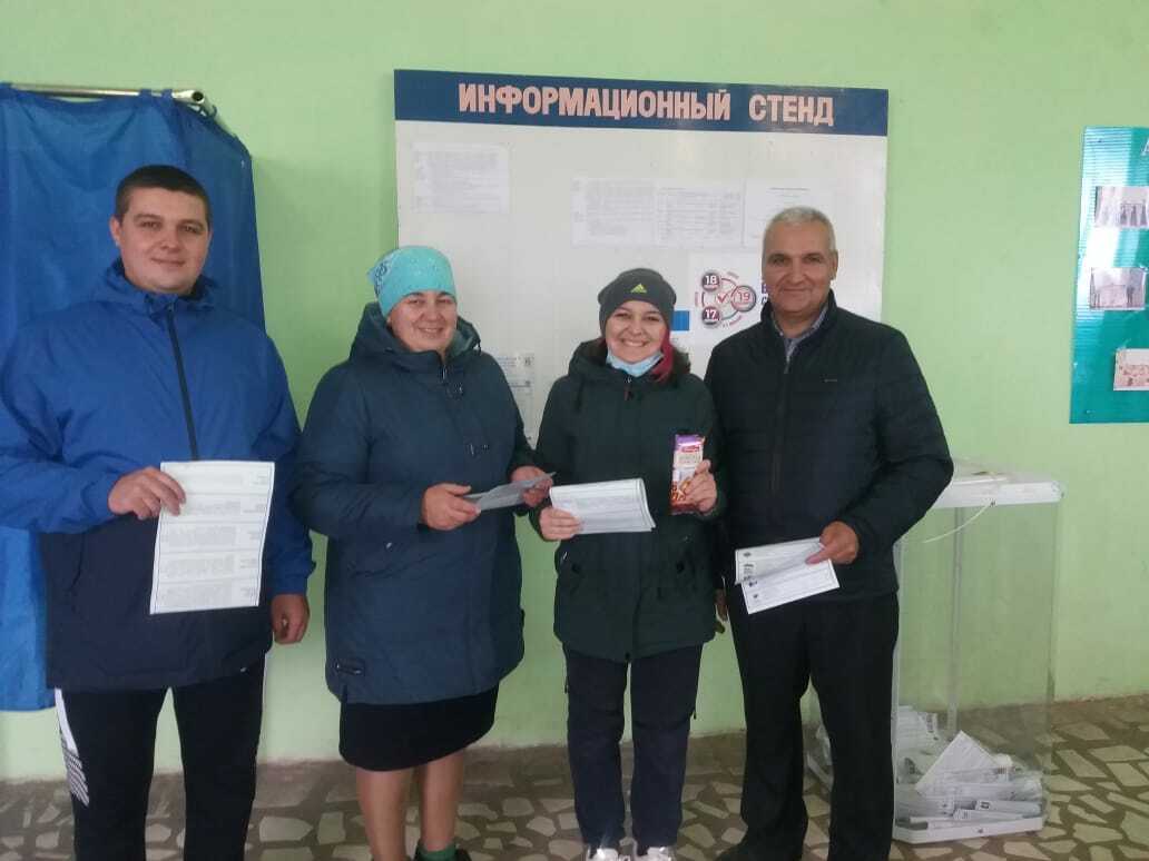 На Богдановском избирательном участке избиратели голосуют семьями