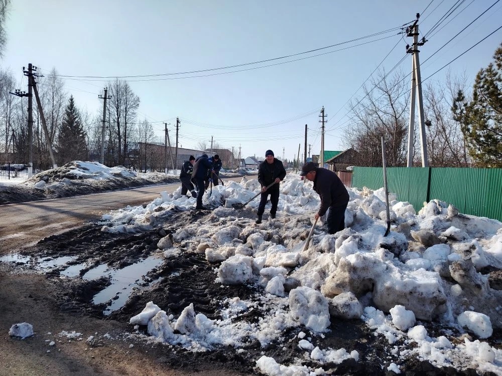 Сотрудники ООО «Коммунальное хозяйство» вышли на субботник