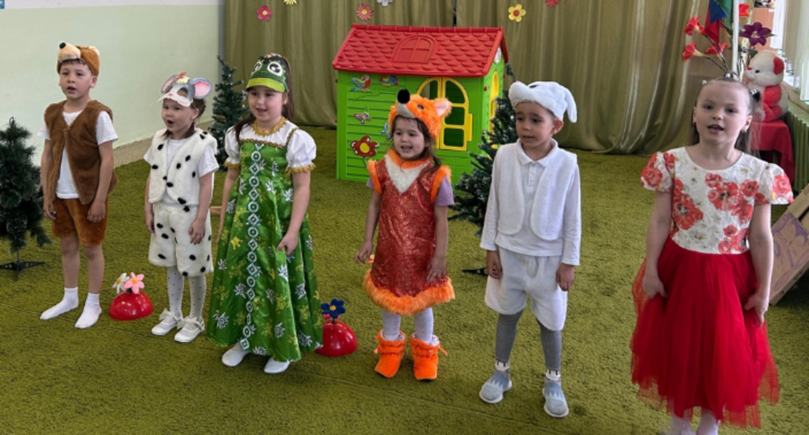 Кече яшьтән сәхнәдә