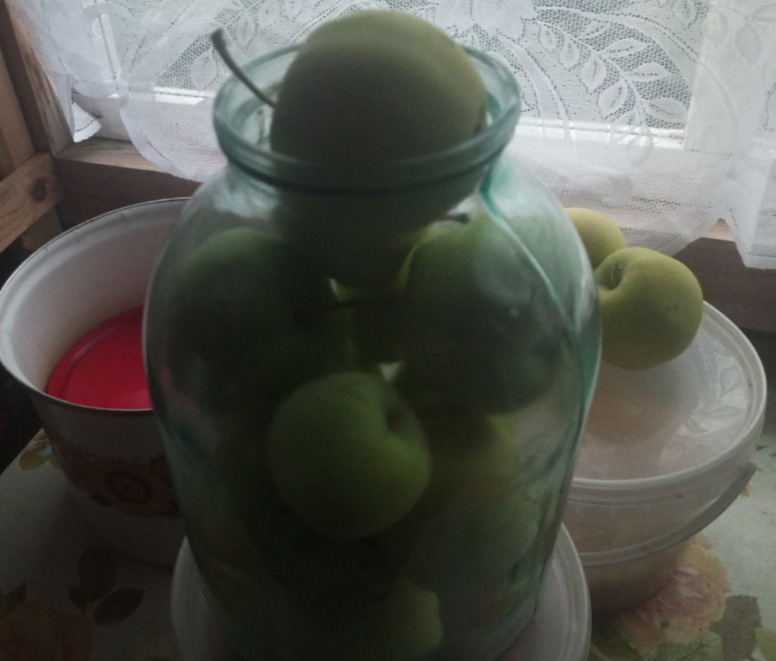 Моченые яблоки в банках: классика и современные рецепты для зимнего стола