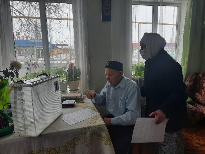 Иске Балтачта ветеран Рәйнә, Әхнәф Мазһаровлар өйләрендә тавыш бирделәр