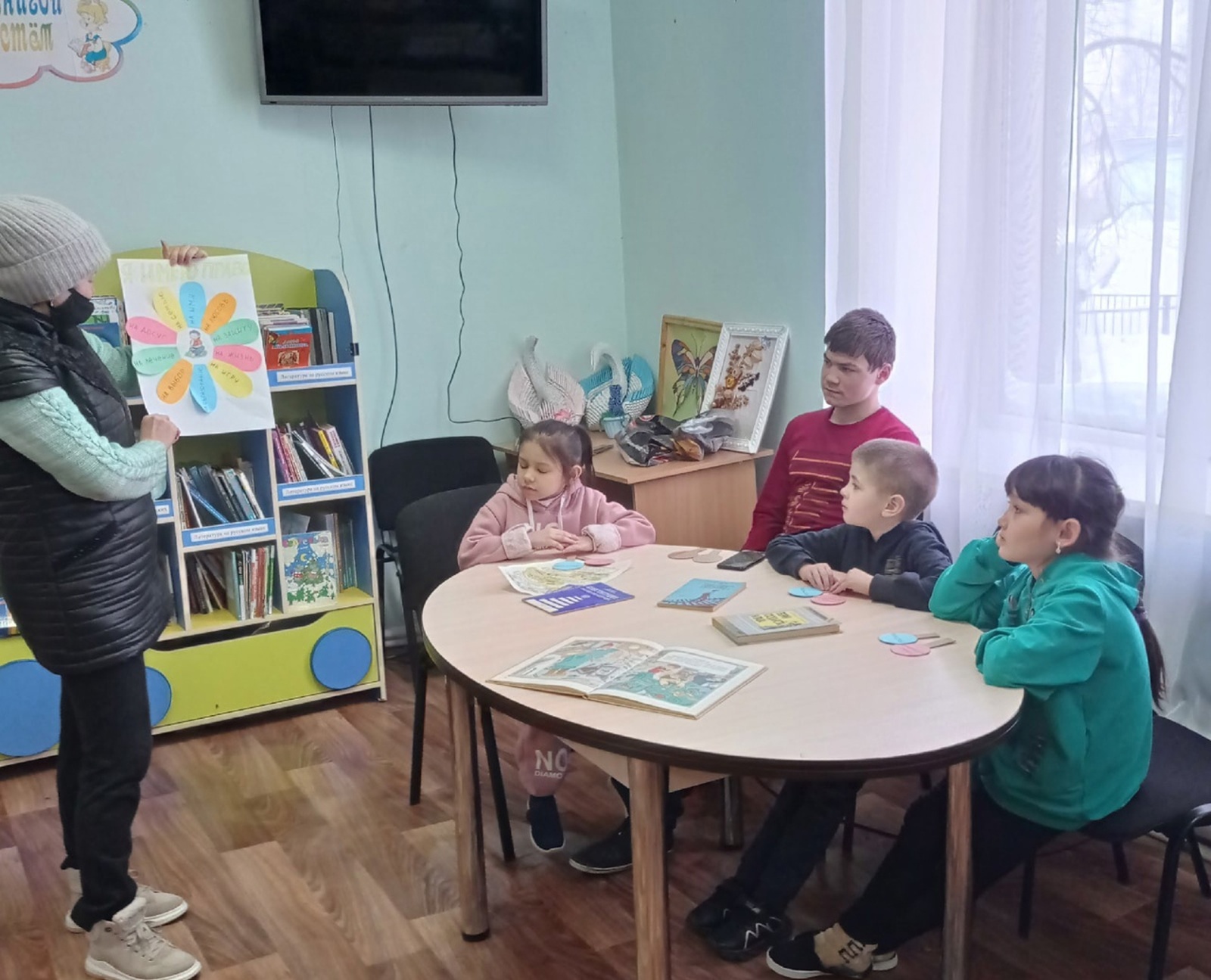 В Тошкуровской сельской библиотеке прошел час права "Права знать, обязанности не забывать"