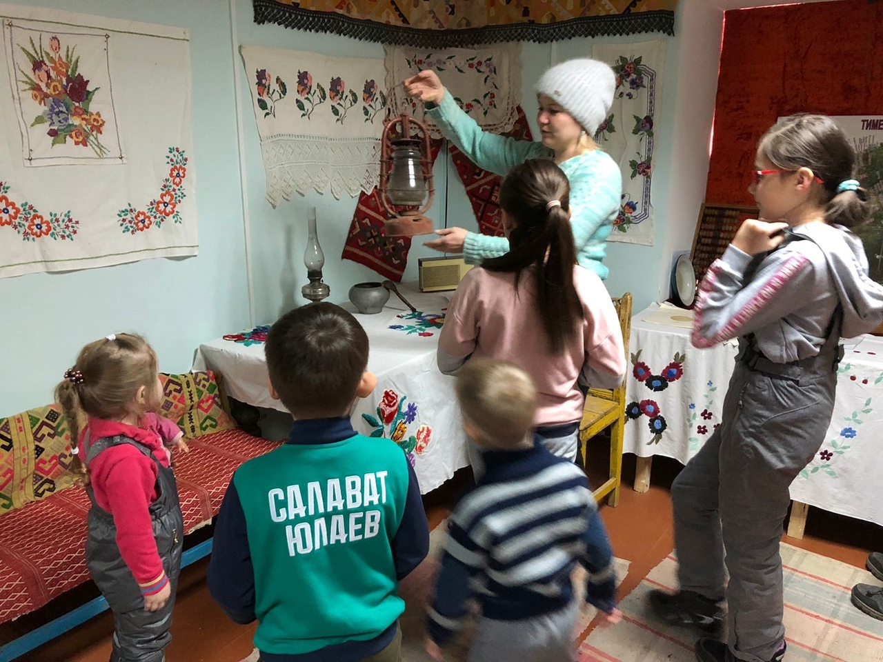 В Тошкуровской сельской библиотеке прошёл час краеведения "Традиции родного края"