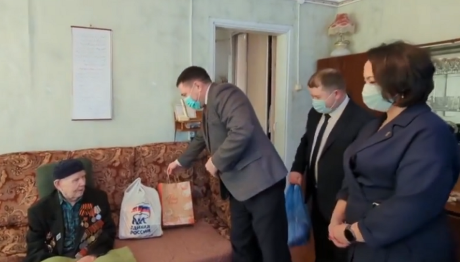 Ветеранны Яңа ел белән котлап