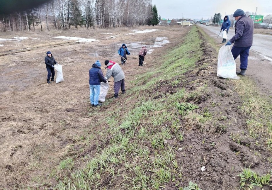 Балтачта “Коммуналь-хуҗалык” җәмгыяте эшчәннәре чистарту өмәсенә чыкты