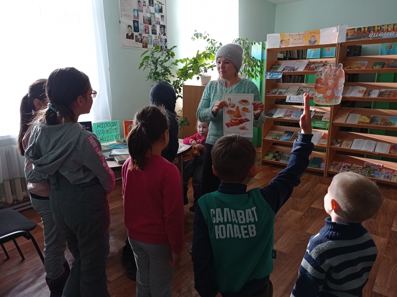 В Тошкуровской сельской библиотеке прошёл час краеведения "Традиции родного края"
