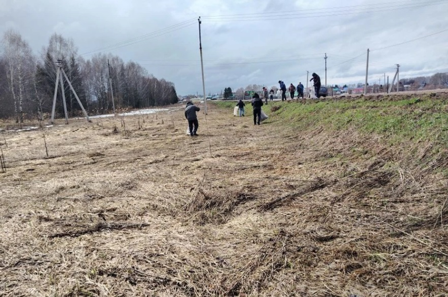 Балтачта “Коммуналь-хуҗалык” җәмгыяте эшчәннәре чистарту өмәсенә чыкты