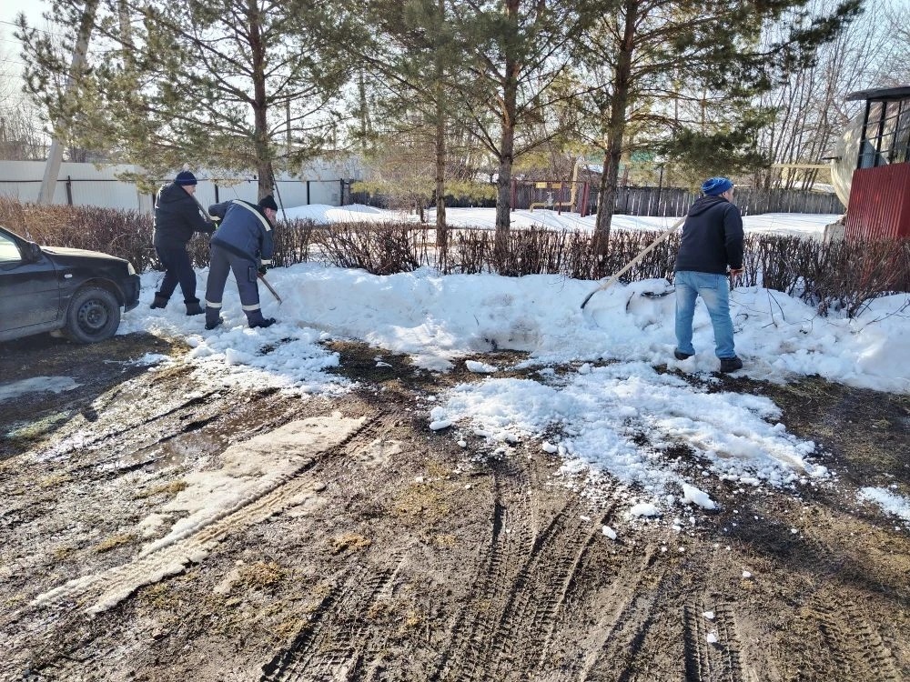 Сотрудники ООО «Коммунальное хозяйство» вышли на субботник