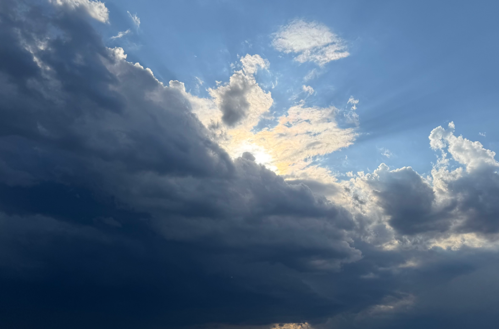 Какая будет погода в мае 2026: синоптики предупреждают о холоде и дождях