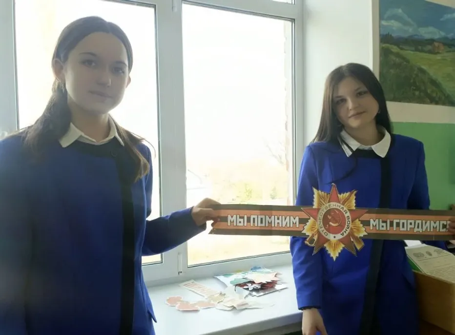 «Шаймуратовцы» Верхнекаршыевской школы присоединились к акции «Окна Победы»