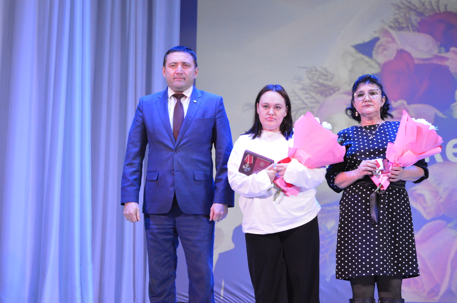 Аналар көнендә ихлас сүзләр