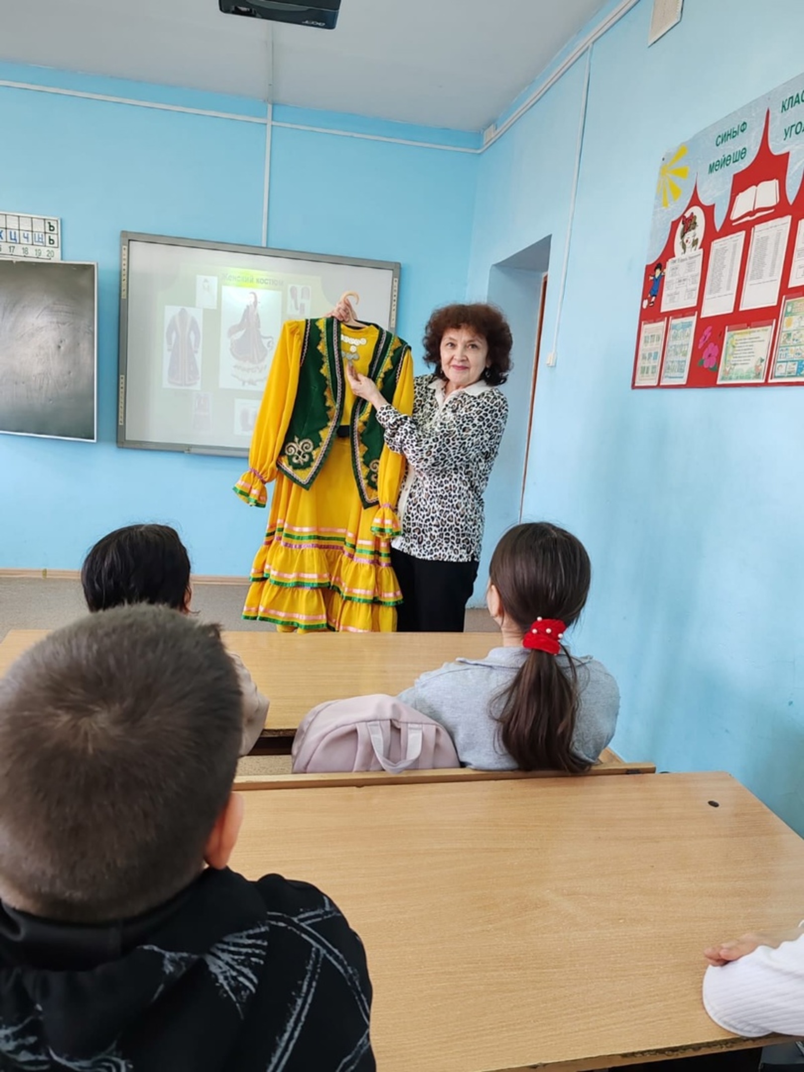"Милли костюм көне" сыйныф сәгатендә
