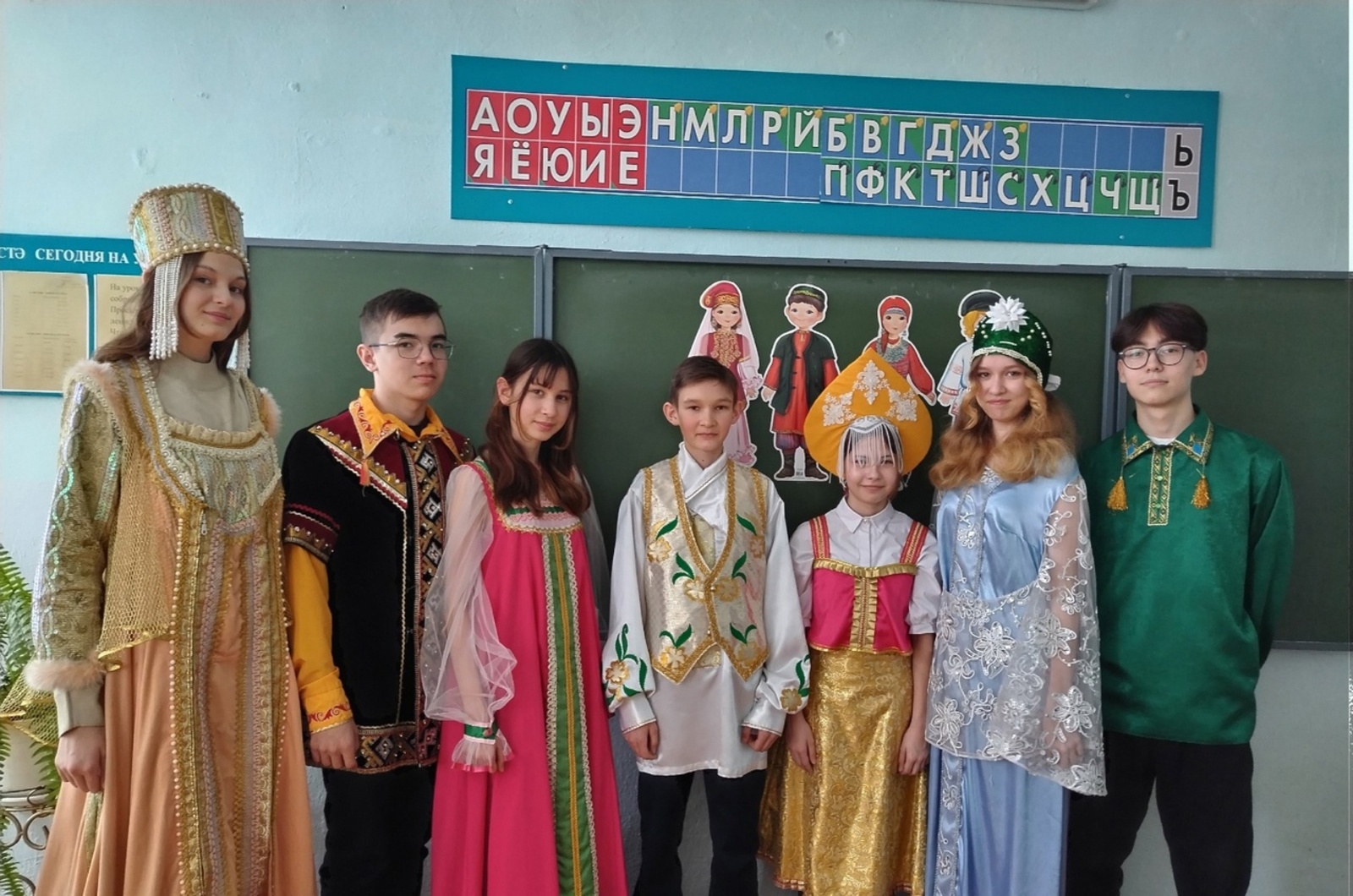 Милли костюм көне алдыннан