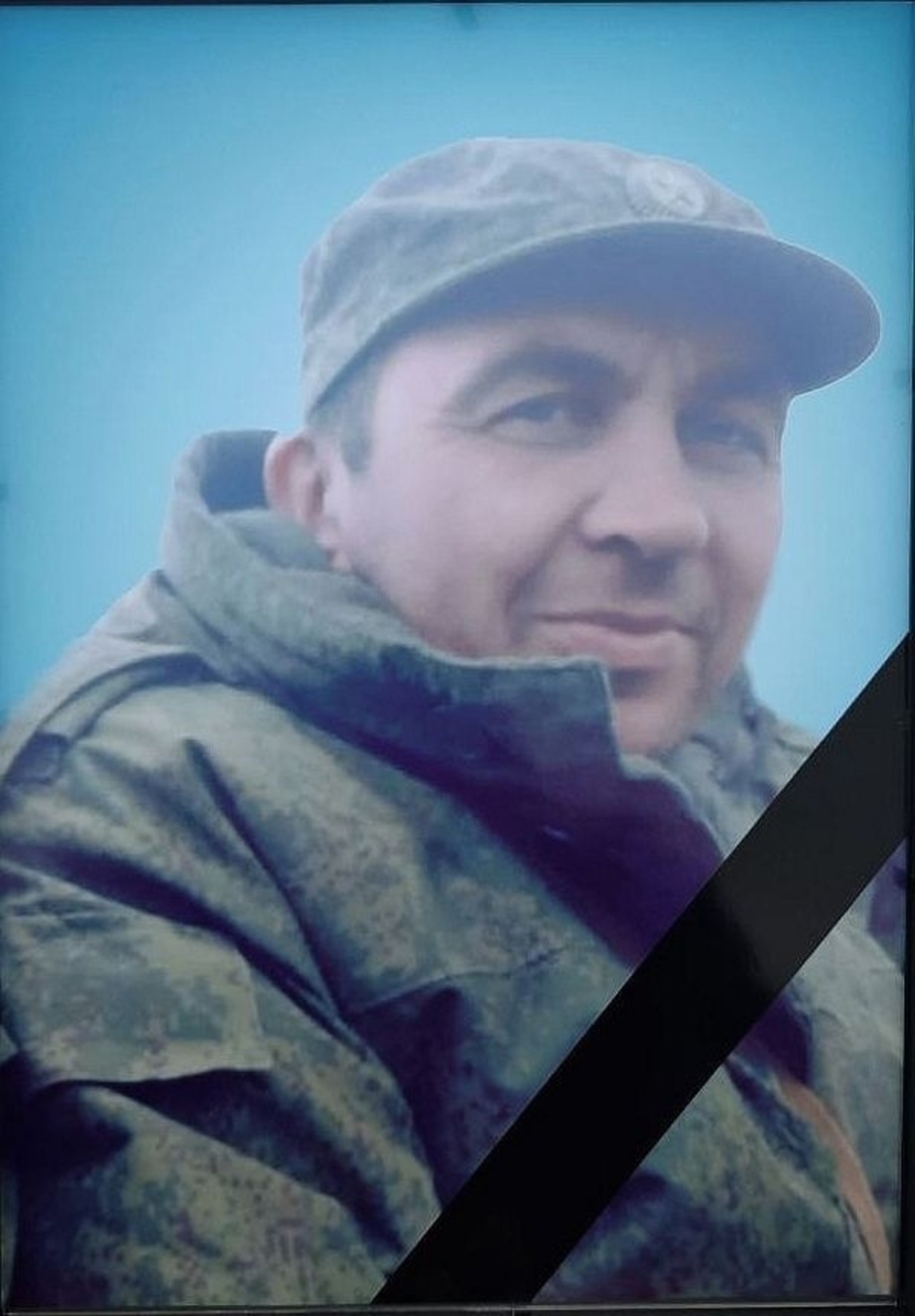 На Украине при выполнении боевых задач погиб смертью храбрых наш земляк Денис Владимирович Пихтовников.